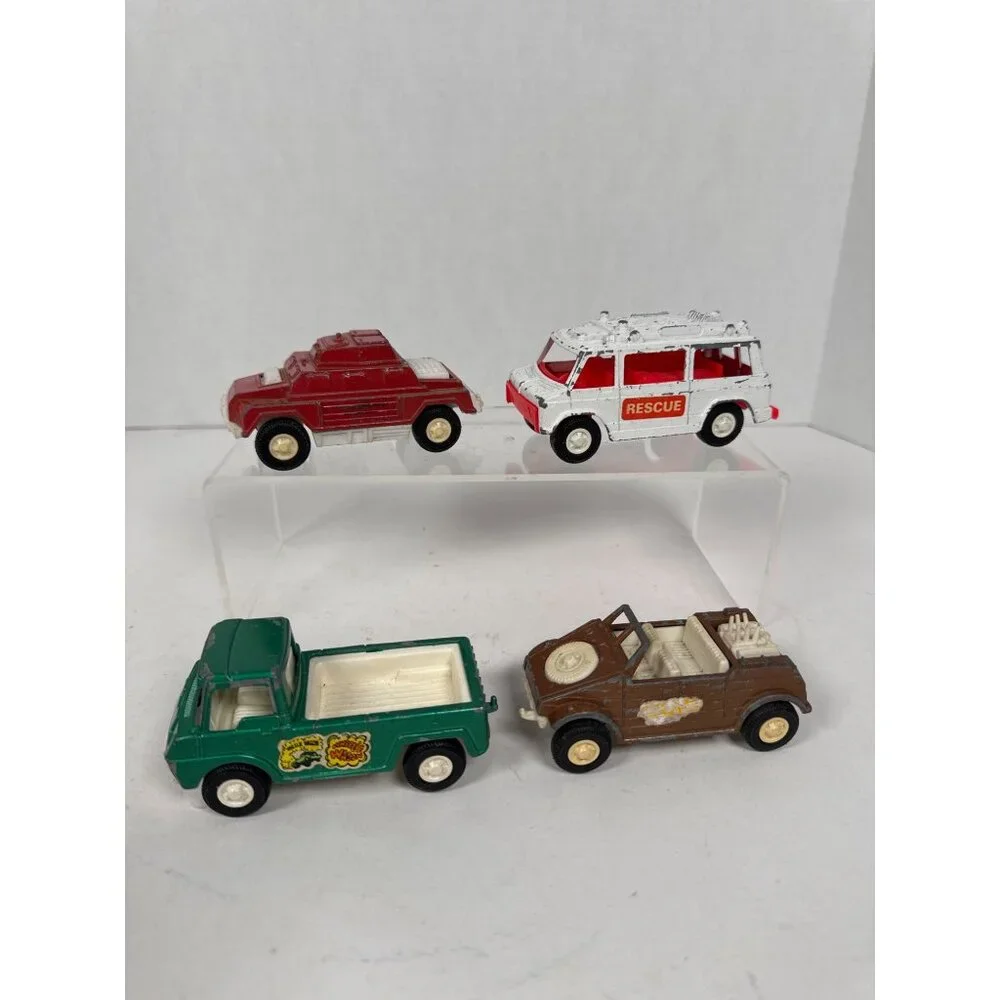 Vintage TootsieToy Trucks Lot of 4 • Diecast‎ Vehicles • Mini Toy Trucks • Mixed